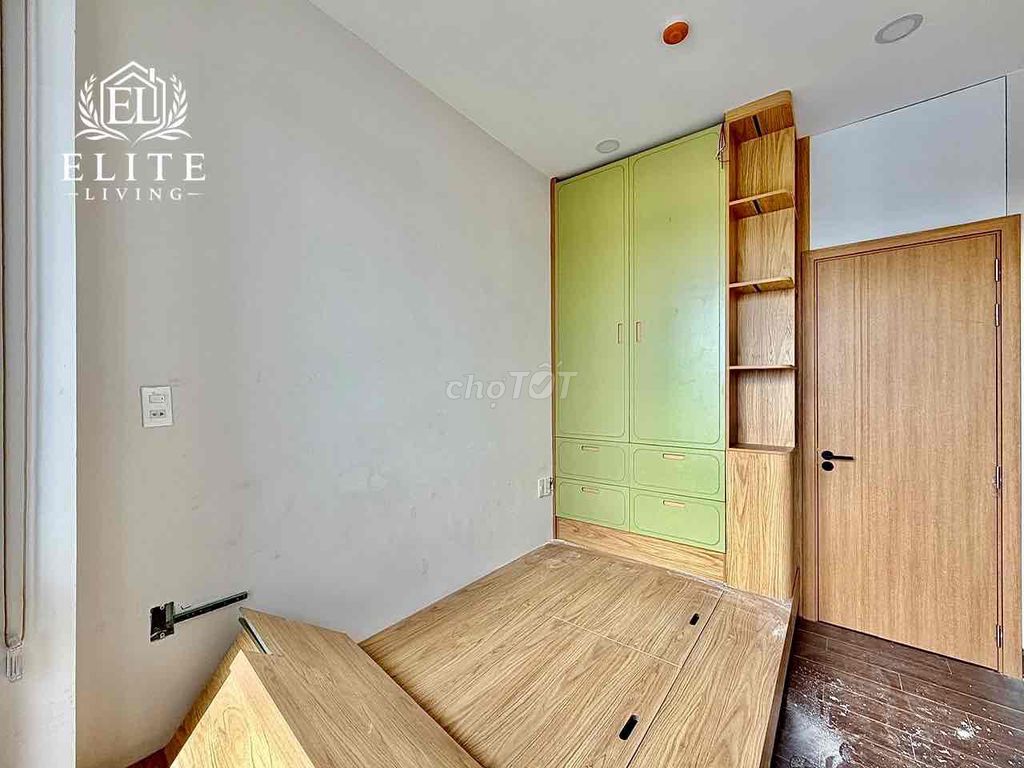 Open two bedrooms full of furniture near flower country park.