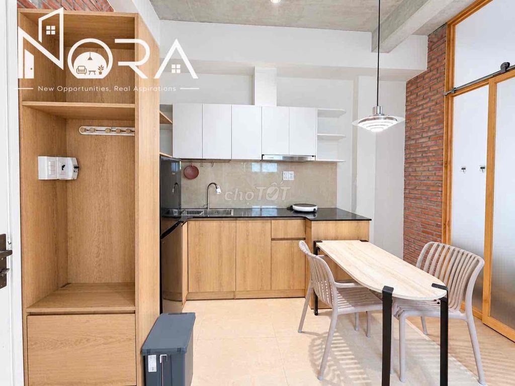 The apartment is a full bedroom with new balcony furniture 100% Nguyễn Hữu Cảnh Bình Thạnh