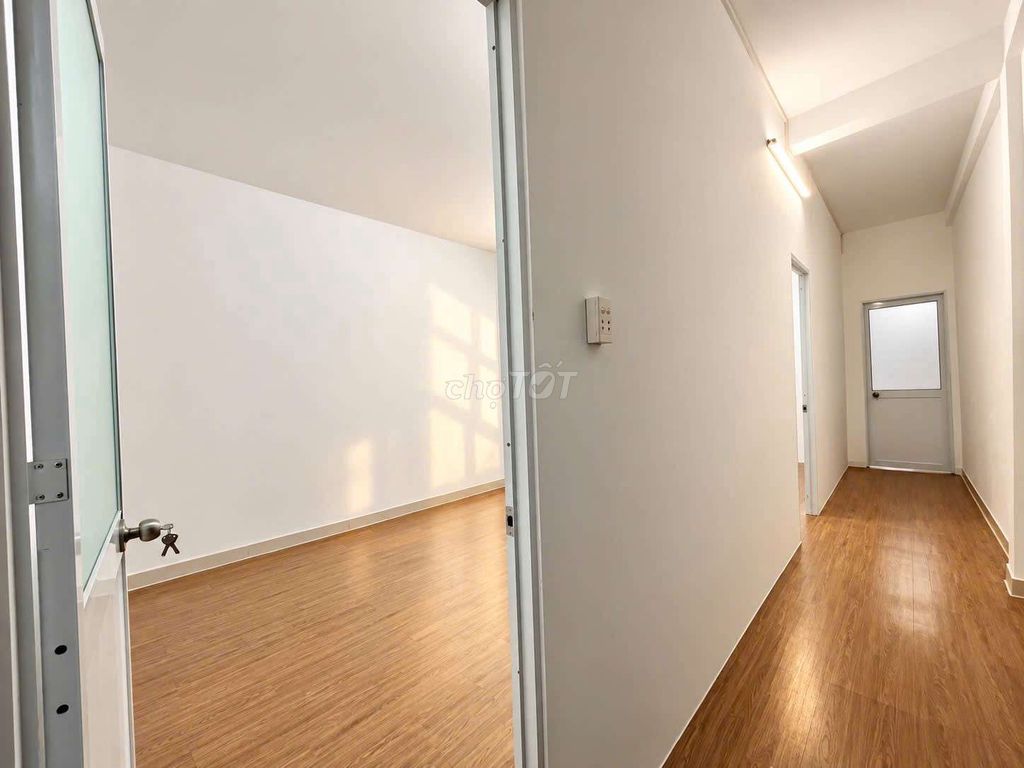 Rent an apartment on the Nguyễn Duy Dương front corner of District 5.