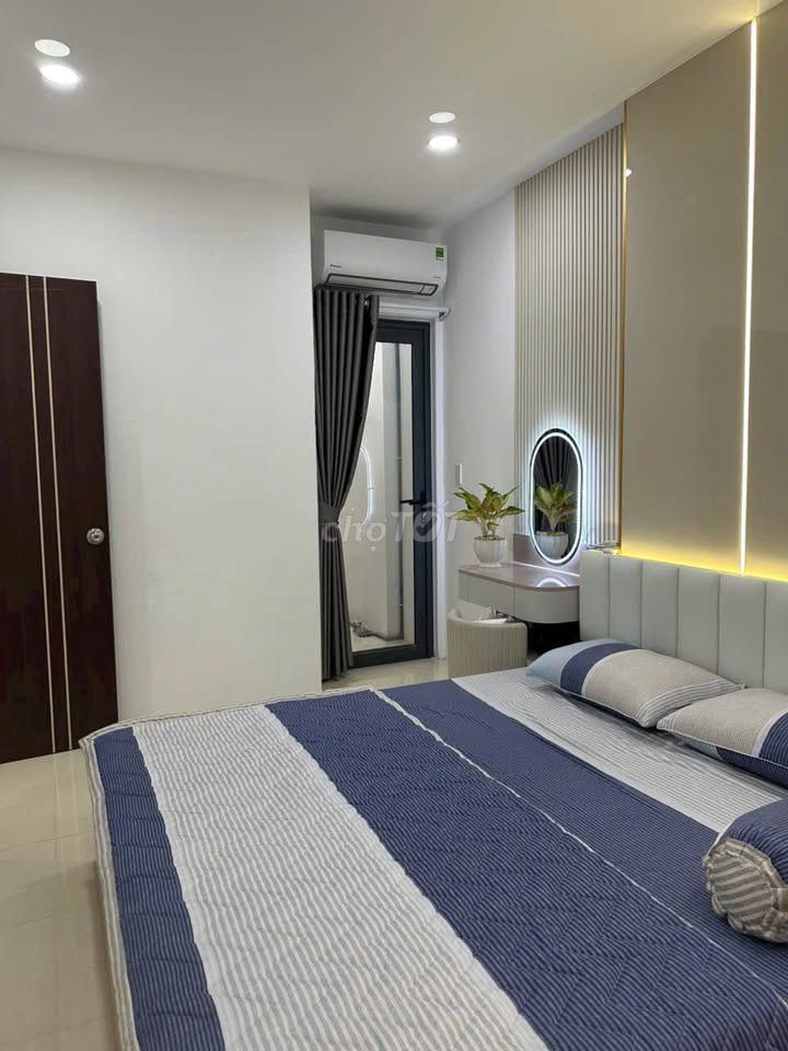 Rent C/c senior at Saigon Pearl-92 Nguyễn Hữu Cảnh at 18 million a month