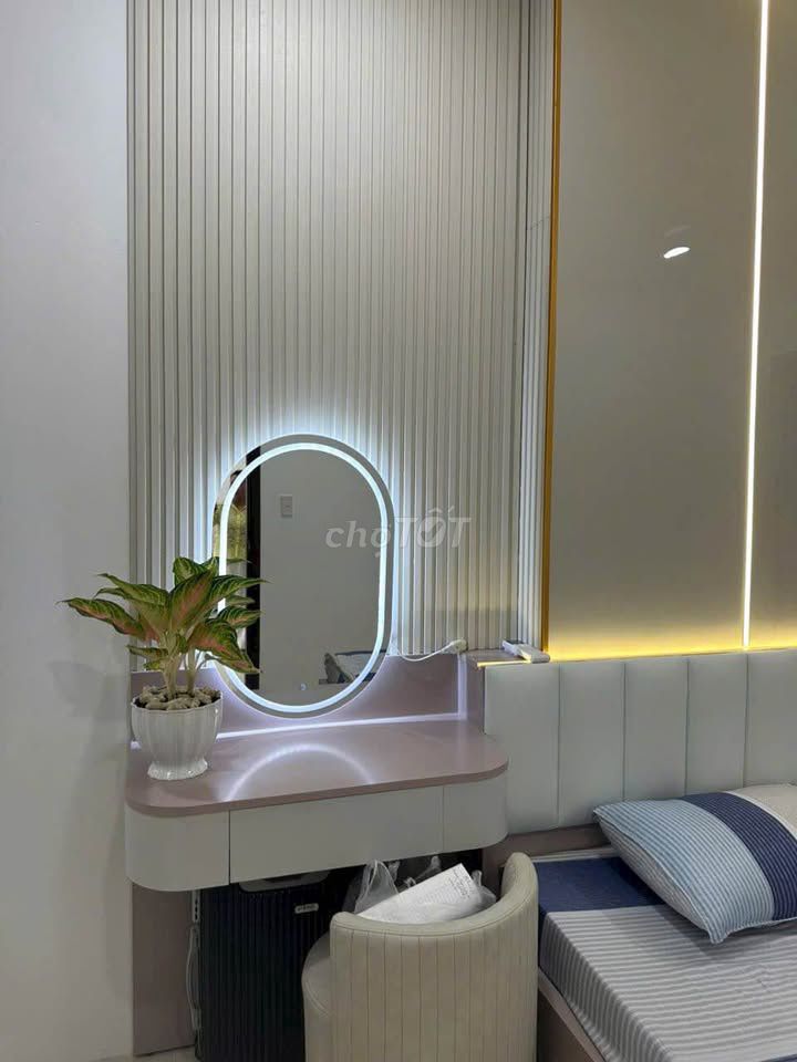 Rent C/c senior at Saigon Pearl-92 Nguyễn Hữu Cảnh at 18 million a month