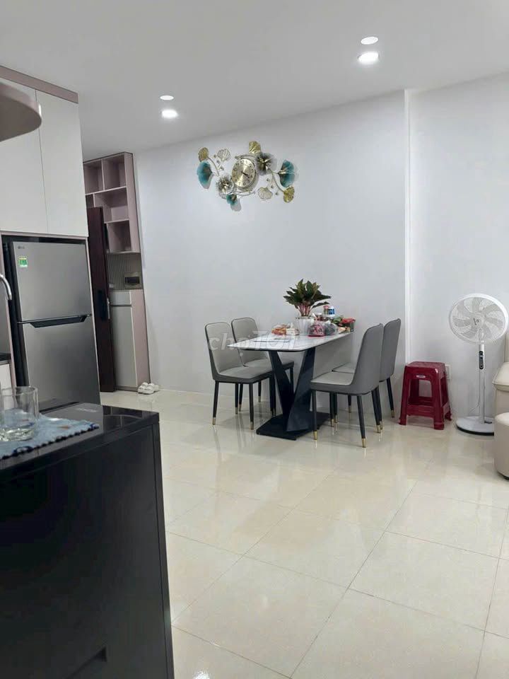 Rent C/c senior at Saigon Pearl-92 Nguyễn Hữu Cảnh at 18 million a month