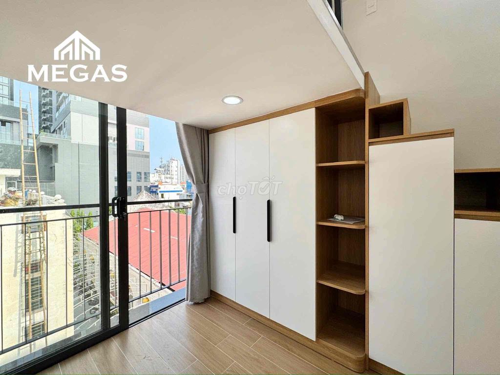 Rent an apartment/Palcons' apartment. A cheap one.