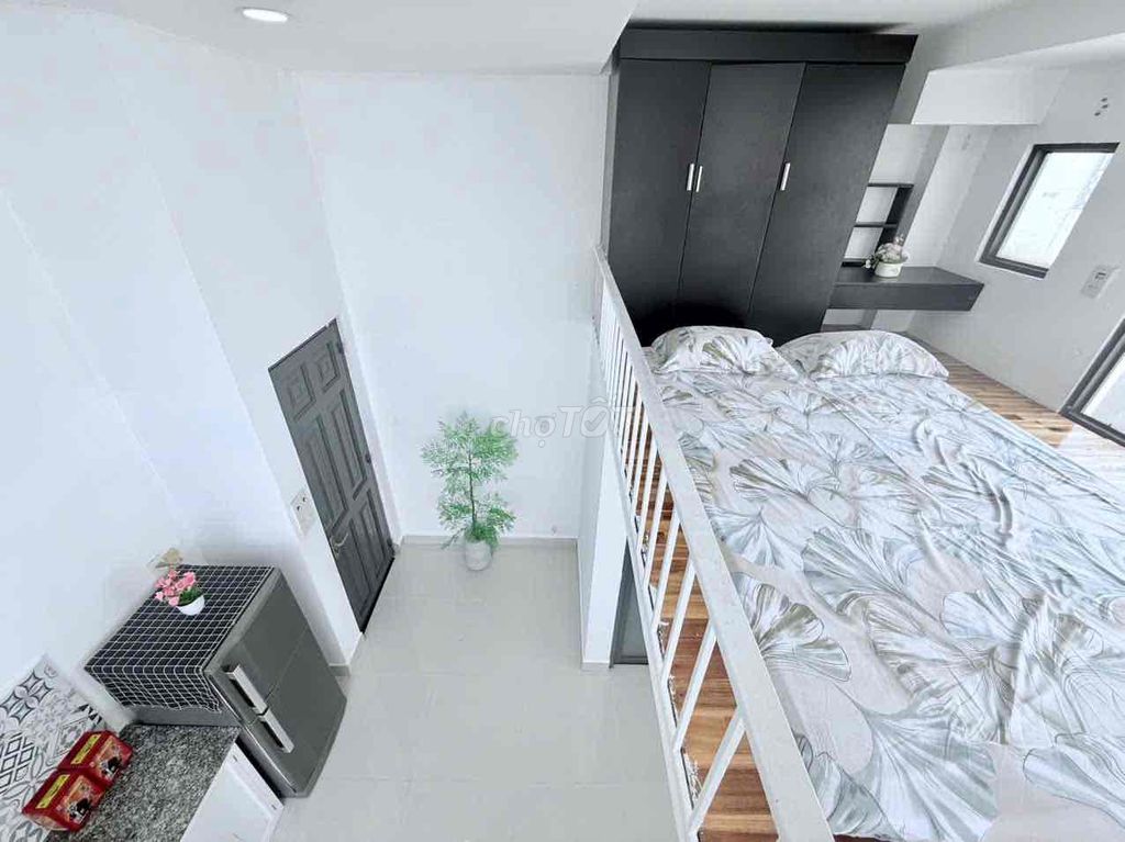 Rent the RlVA balcony with a nice, good-T10/26 sky window balcony.