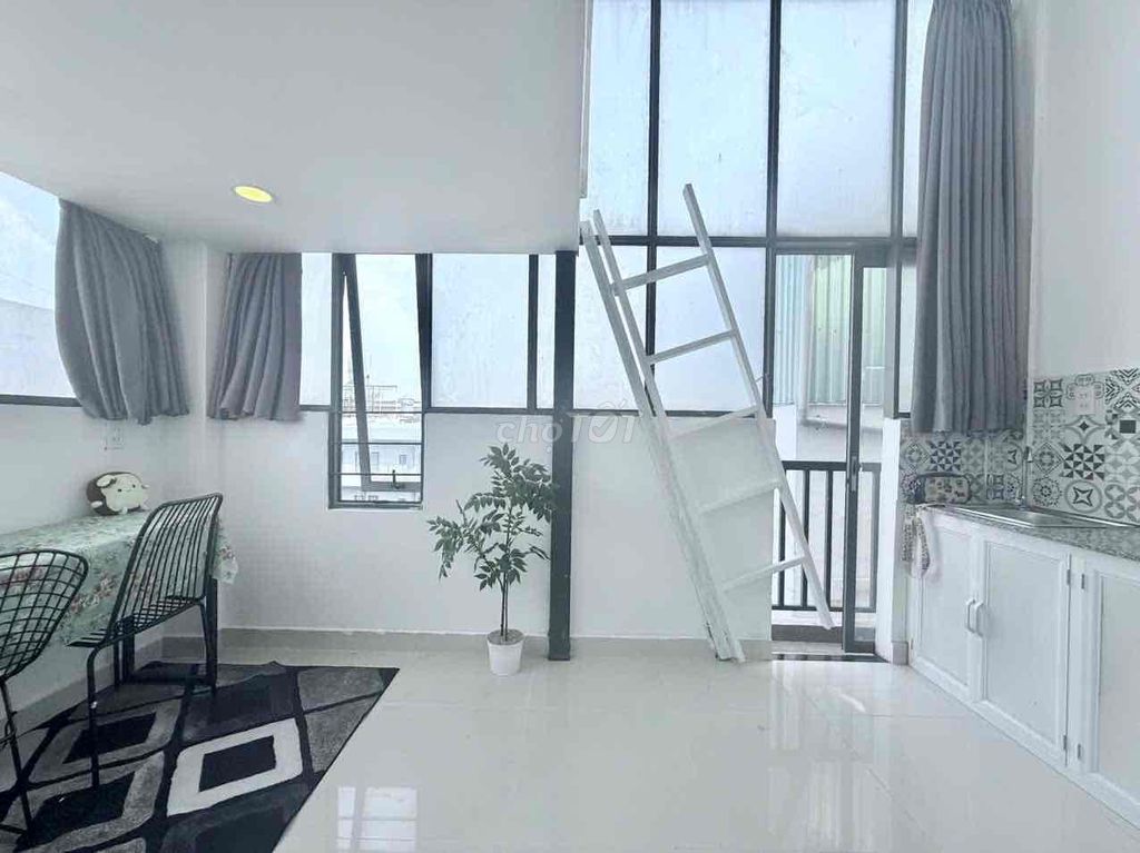 Rent the RlVA balcony with a nice, good-T10/26 sky window balcony.