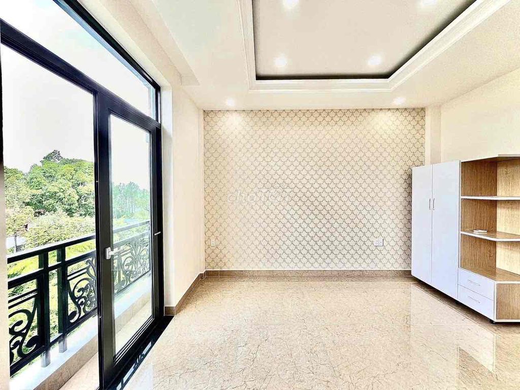 Studio balcony super broad to the wind, complete interior