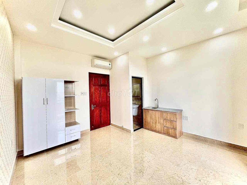 Studio balcony super broad to the wind, complete interior