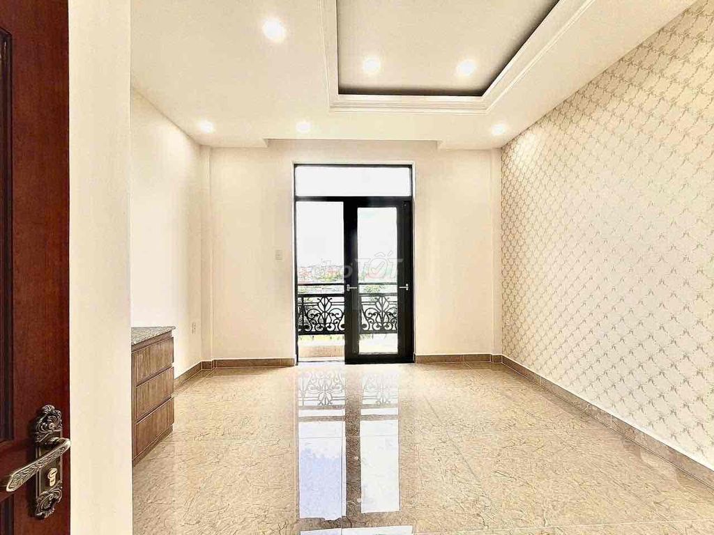 Studio balcony super broad to the wind, complete interior