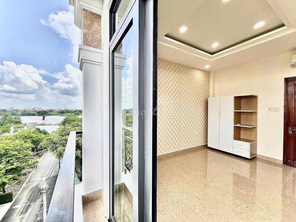 Studio balcony super broad to the wind, complete interior