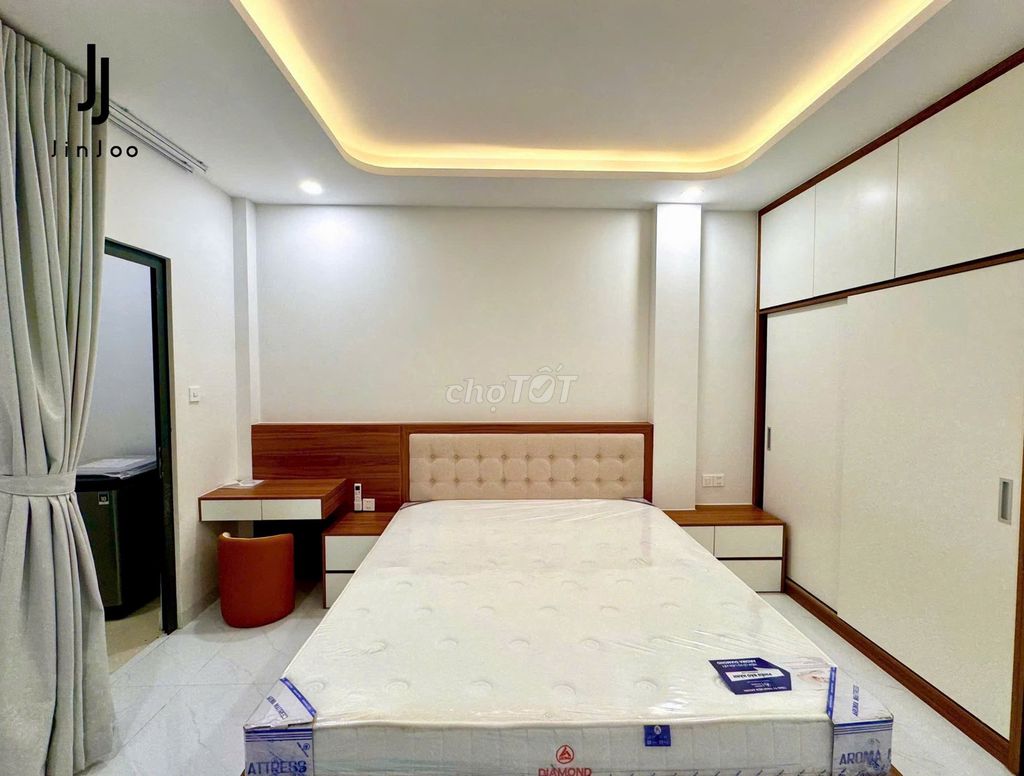 large window large room wide interior - straight up virgin