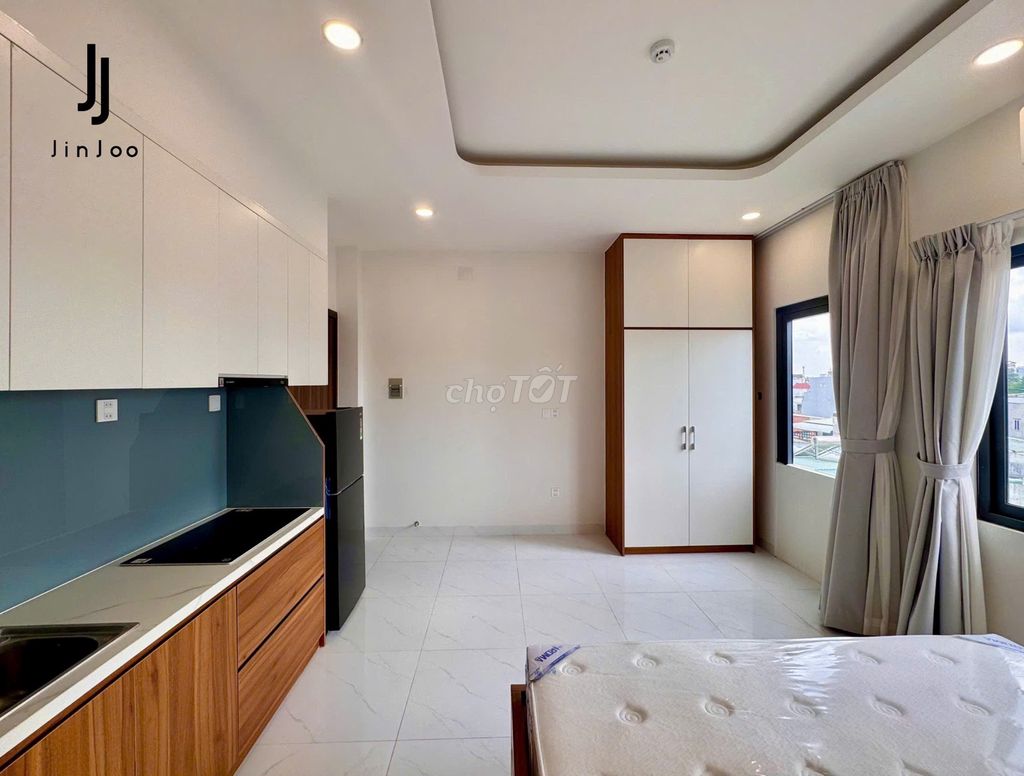 large window large room wide interior - straight up virgin