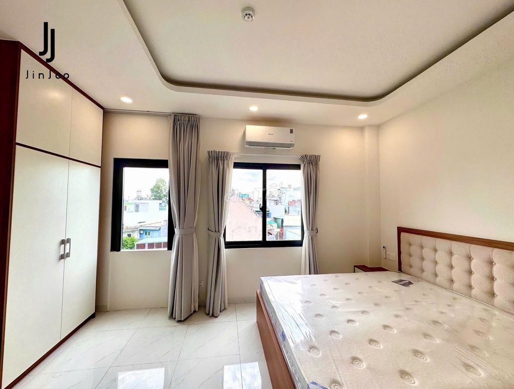 large window large room wide interior - straight up virgin