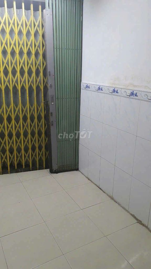 Rent a small six-year-old place, alleycars, Pescals, near the rich xoay ring.