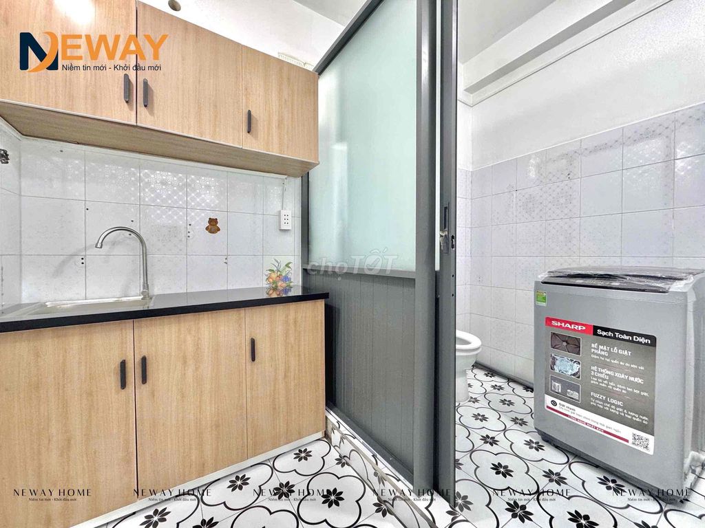 The cheap hotel room has its own private wash-cleaner new furniture built right here.