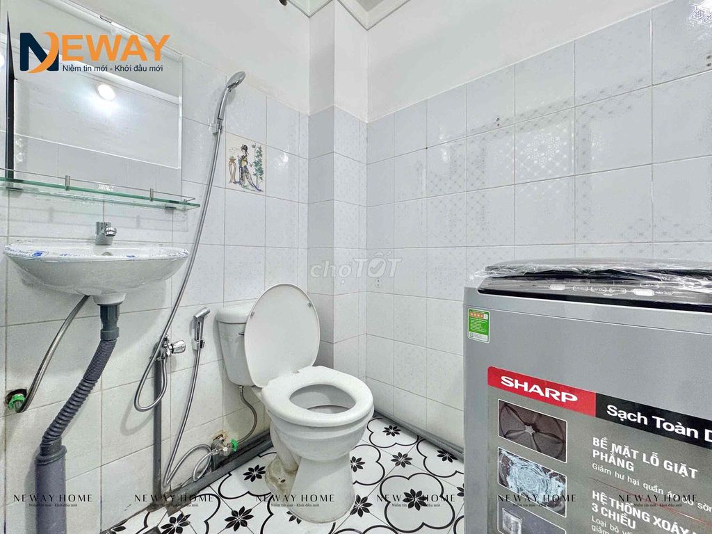 The cheap hotel room has its own private wash-cleaner new furniture built right here.