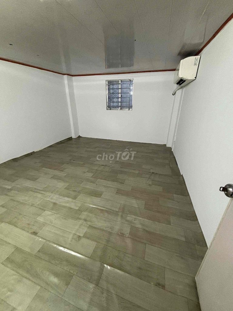 The underprivileged housing for renting 7 million feet 42 meters with a new air-cold machine painted 58/19/6 Thạch Lam
