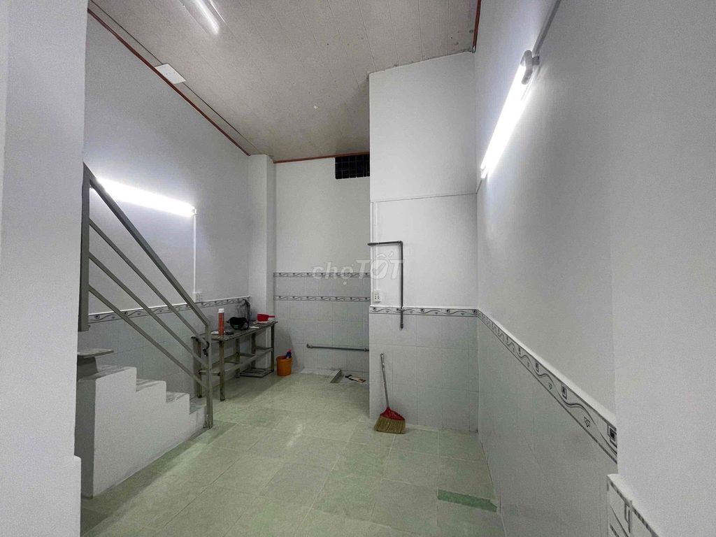 The underprivileged housing for renting 7 million feet 42 meters with a new air-cold machine painted 58/19/6 Thạch Lam