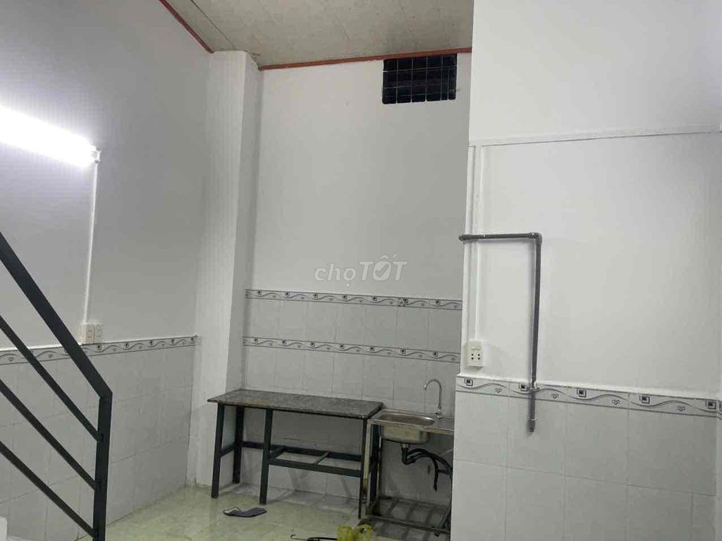 The underprivileged housing for renting 7 million feet 42 meters with a new air-cold machine painted 58/19/6 Thạch Lam