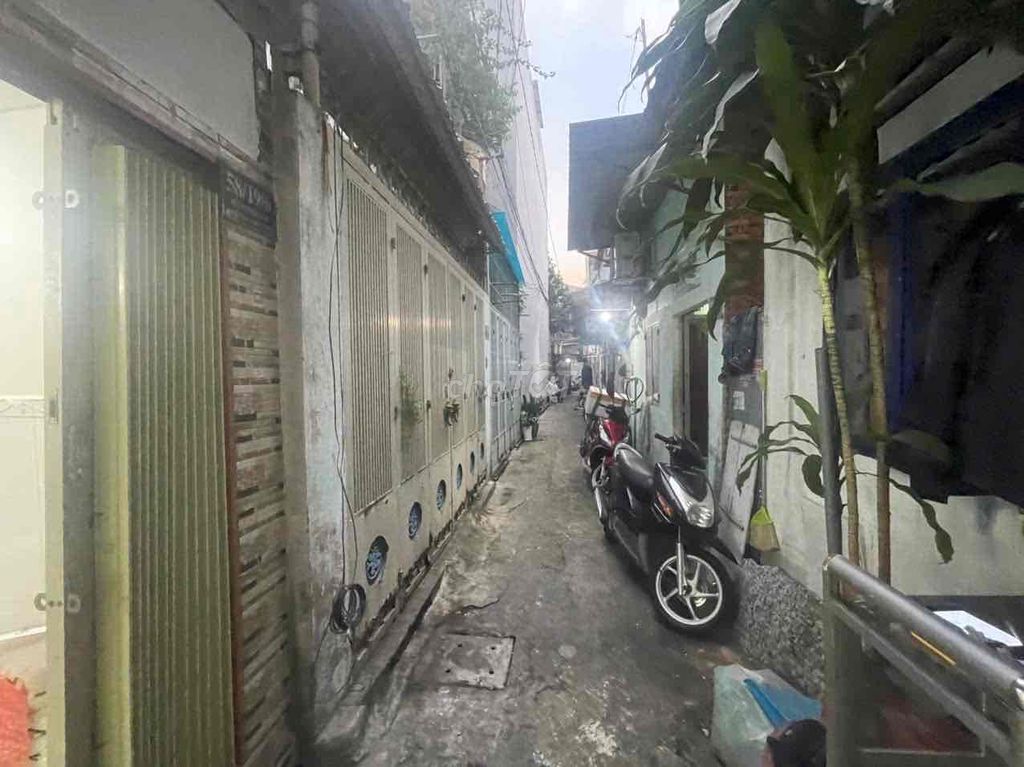 The underprivileged housing for renting 7 million feet 42 meters with a new air-cold machine painted 58/19/6 Thạch Lam