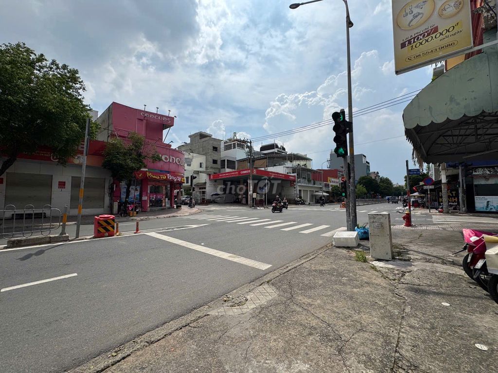 Rent 1 Nguyễn Sơn 12 x 20 through the new house in a super-beautiful position