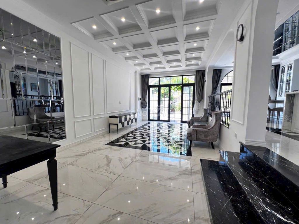 Rent a beautiful house - less furniture - four bedrooms - at 65 million a month.
