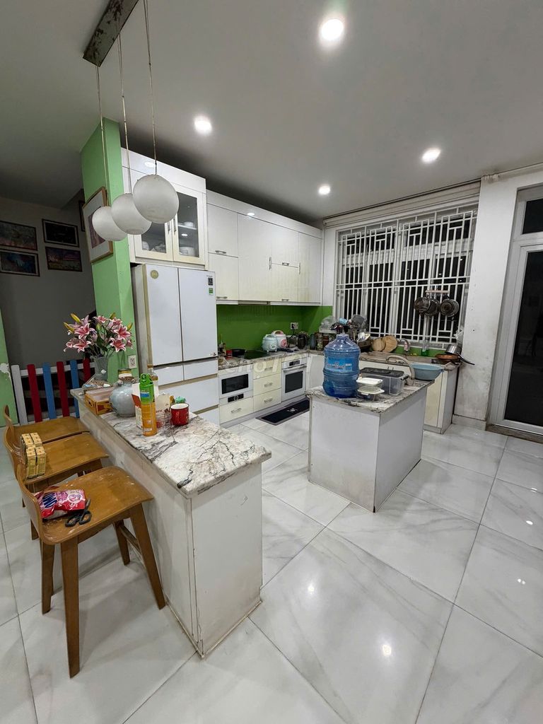 for an area rent: 8 x 28 meters - lane 8 M Lạc Long Quân