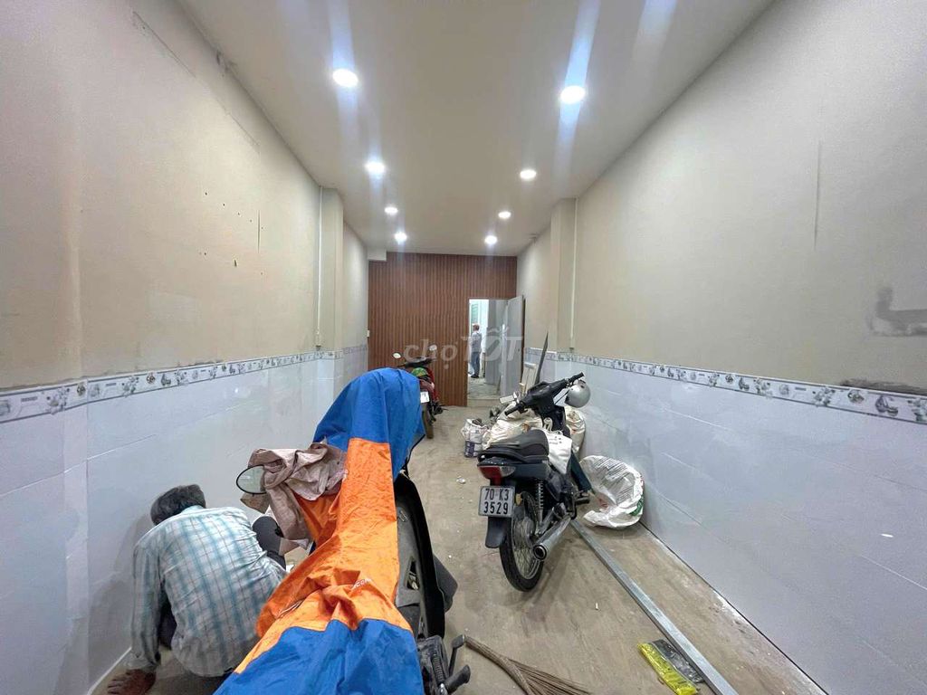 Nice new house. Two floors Đặng Văn Ngữ.5 x 15 meters with air conditioning.