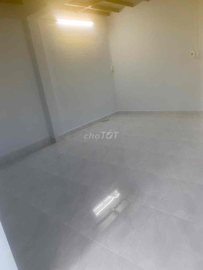 Rent Lã Xuân Oai 3 bedrooms. Two toilets ready. New house hot water.