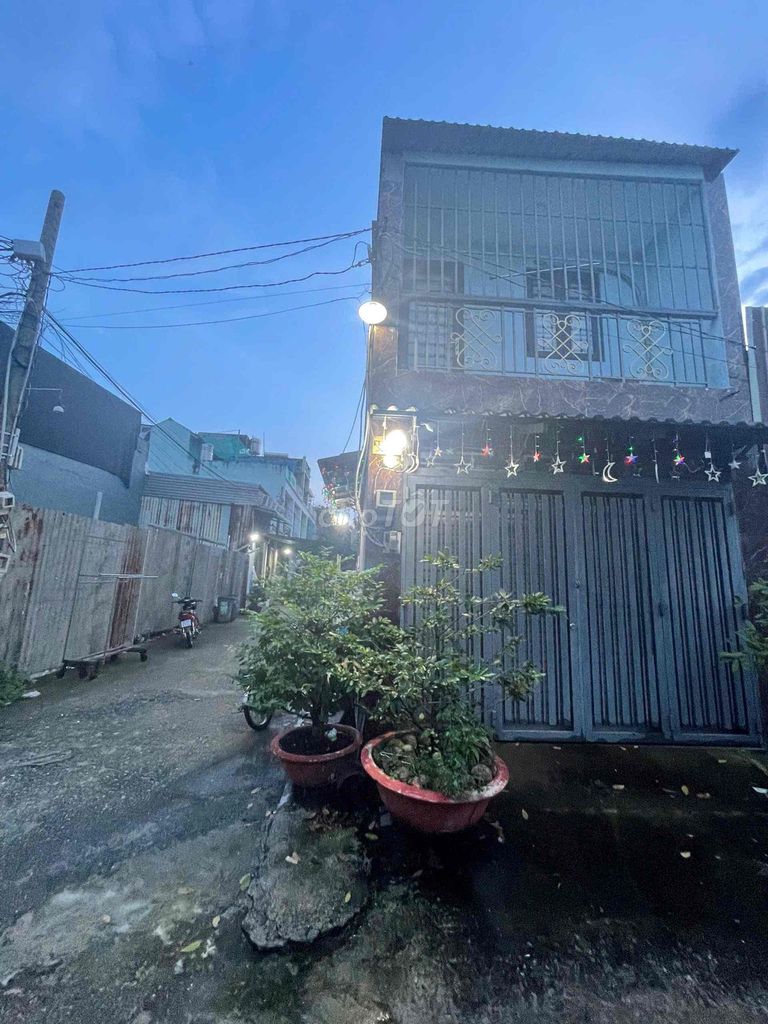 To rent homes to live in clean new houses.