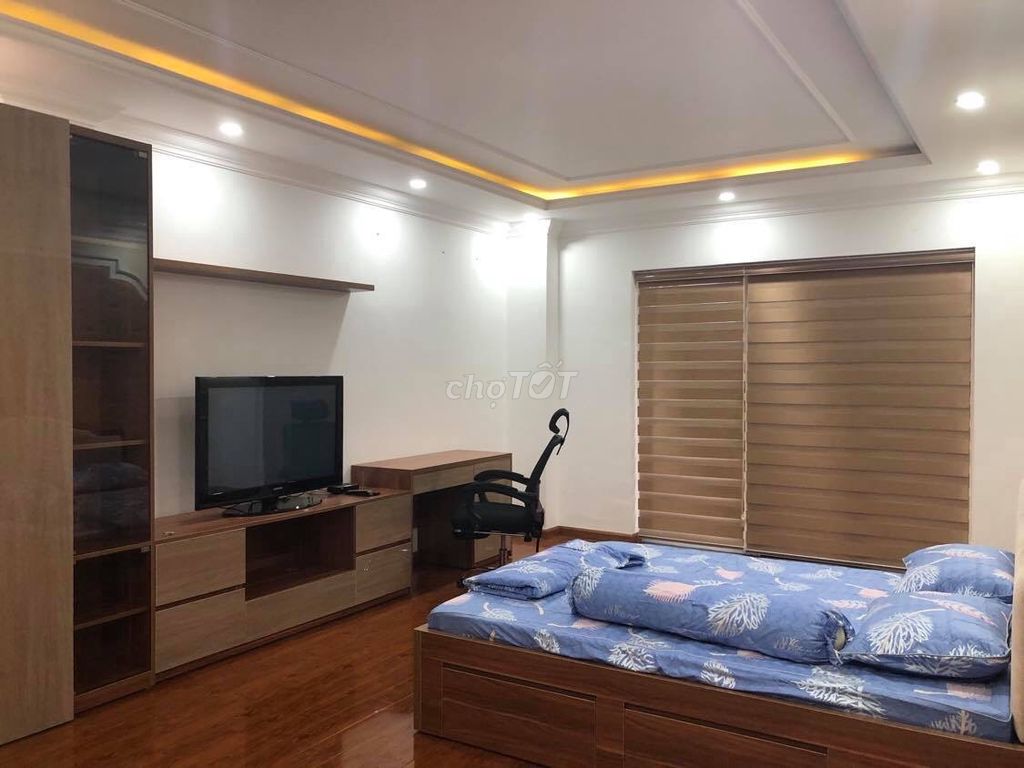 Park Riverside 75 meters2, 3 bedrooms, 3 toilets, OUB, full.
