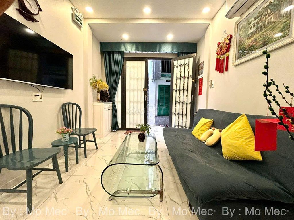 Renting 18 A/Cental Hall, District 1 - Multidisciplinary