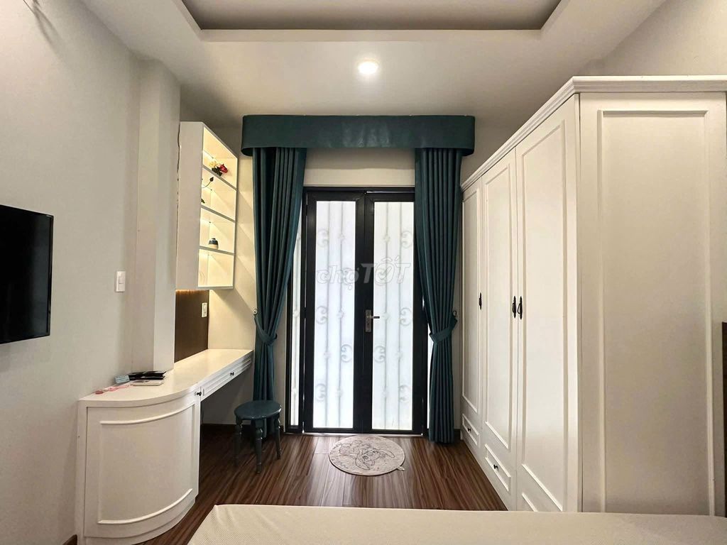 Renting 18 A/Cental Hall, District 1 - Multidisciplinary