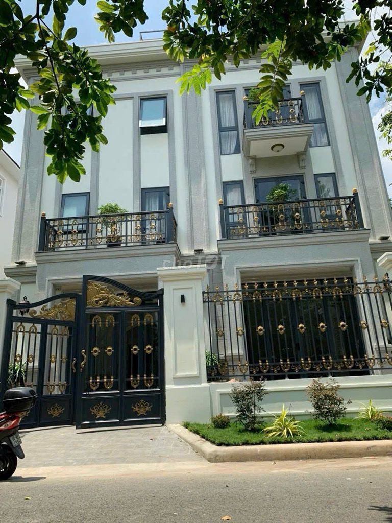 For single-mail lease-- 288 M2 -- nice house -- swimming pool -- for $11 million a month.