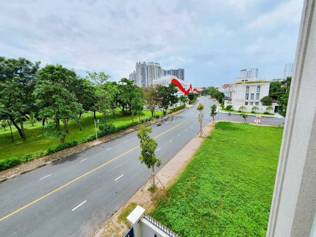 For single-mail lease-- 288 M2 -- nice house -- swimming pool -- for $11 million a month.