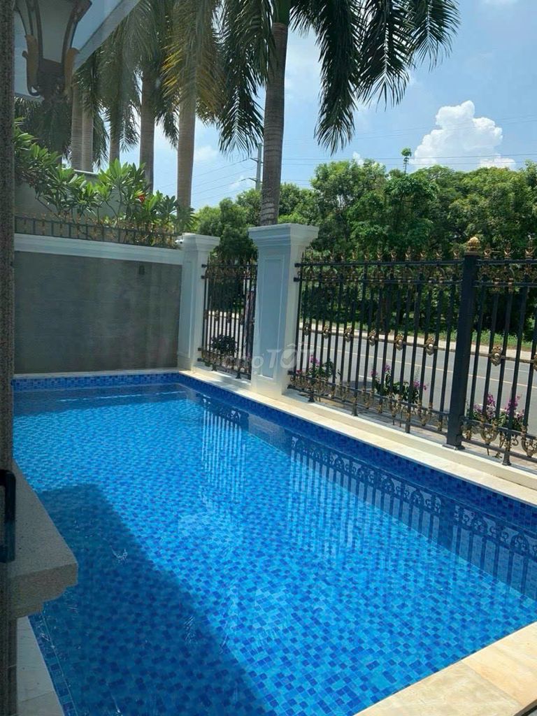 For single-mail lease-- 288 M2 -- nice house -- swimming pool -- for $11 million a month.