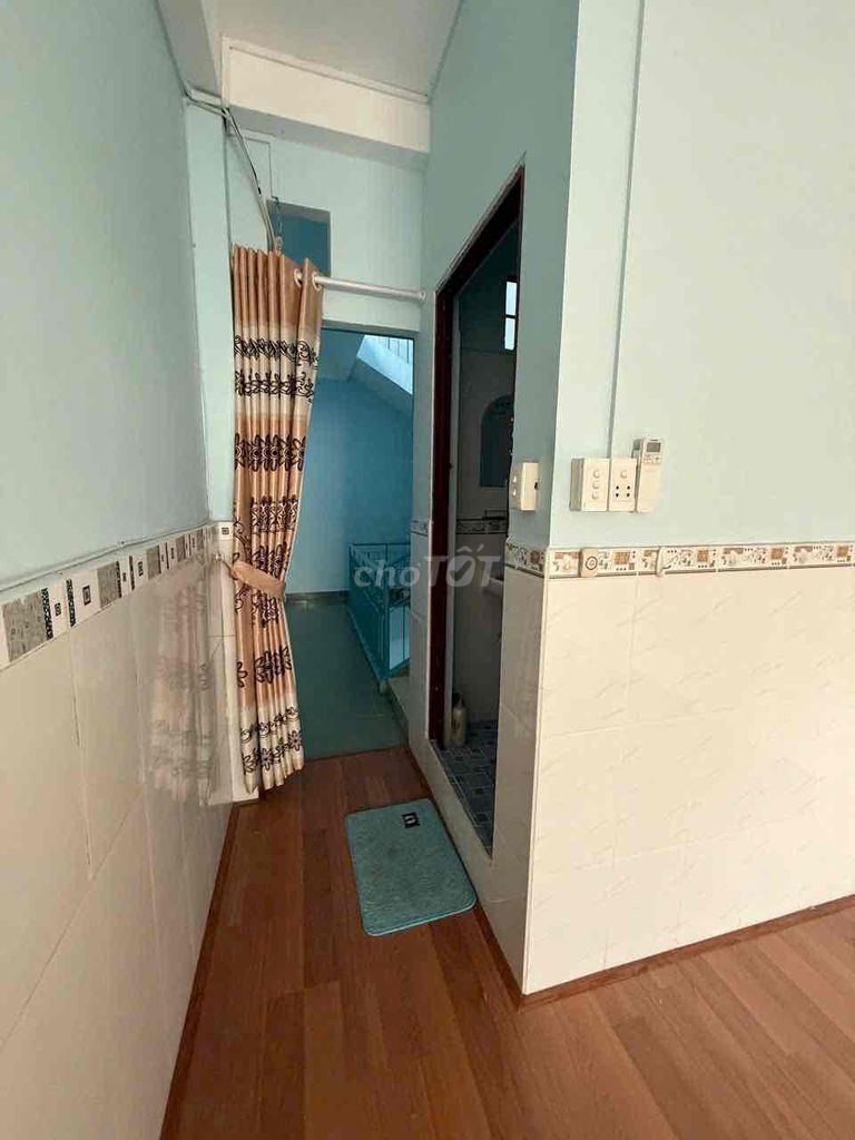 Three bedrooms. The alleyway.