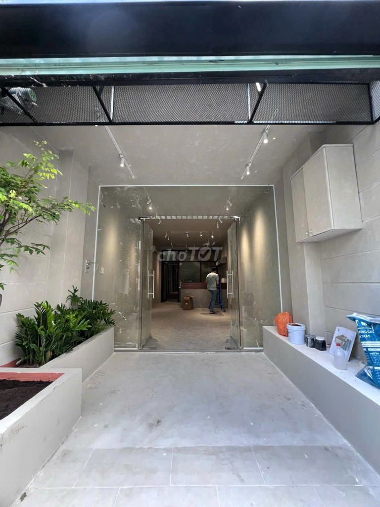 Rent an area casher: 4 X20 M Nguyễn Văn Thủ, the đakao, District 1