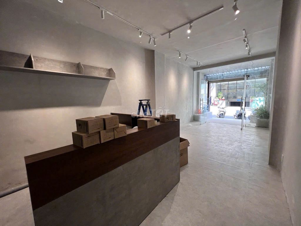Rent an area casher: 4 X20 M Nguyễn Văn Thủ, the đakao, District 1