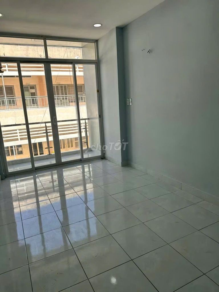 Renting houses at business is a service apartment - homes hand Lê Văn Sỹ market s