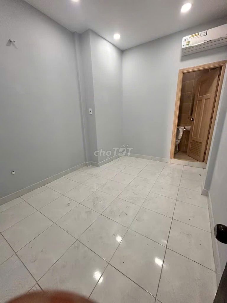 Renting houses at business is a service apartment - homes hand Lê Văn Sỹ market s