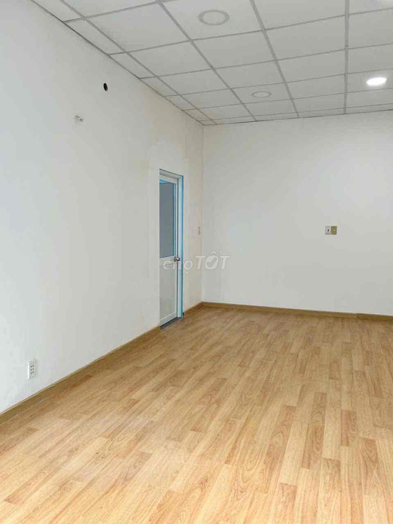 House 1 st floor 1 3 bedroom across from the park appropriately do vp cty