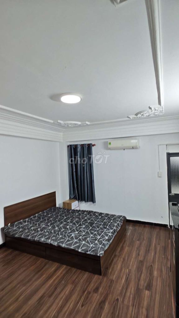 Check out the cash room.