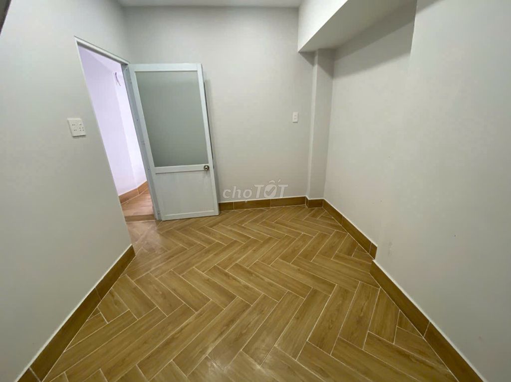 Renting studios of District 10 newly built, large parking lots, security alleys.
