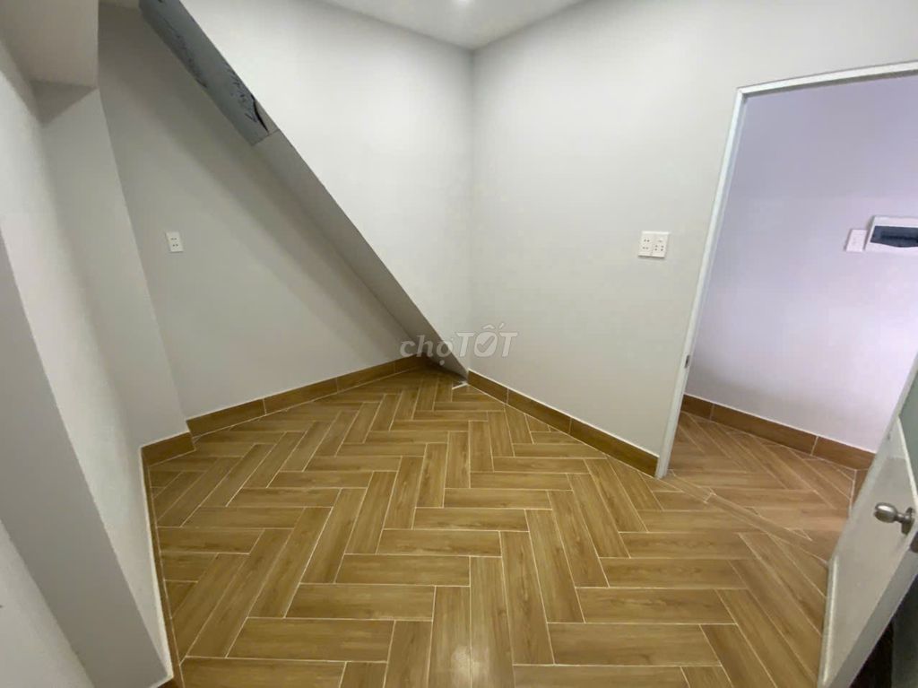 Renting studios of District 10 newly built, large parking lots, security alleys.