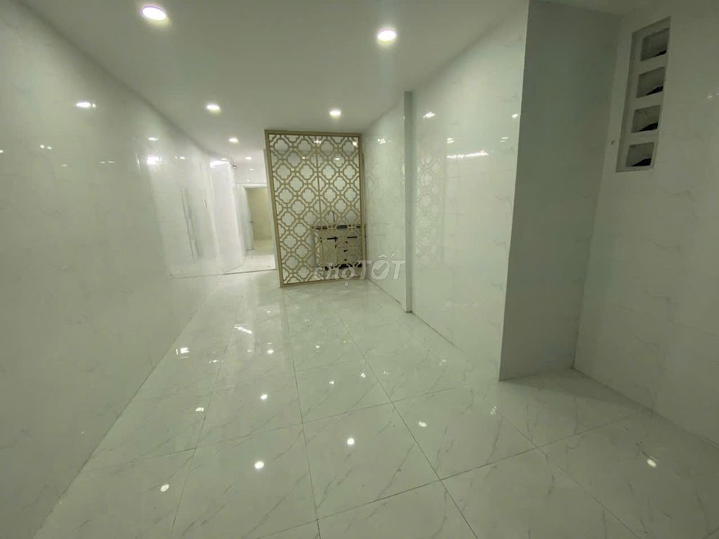 Renting studios of District 10 newly built, large parking lots, security alleys.