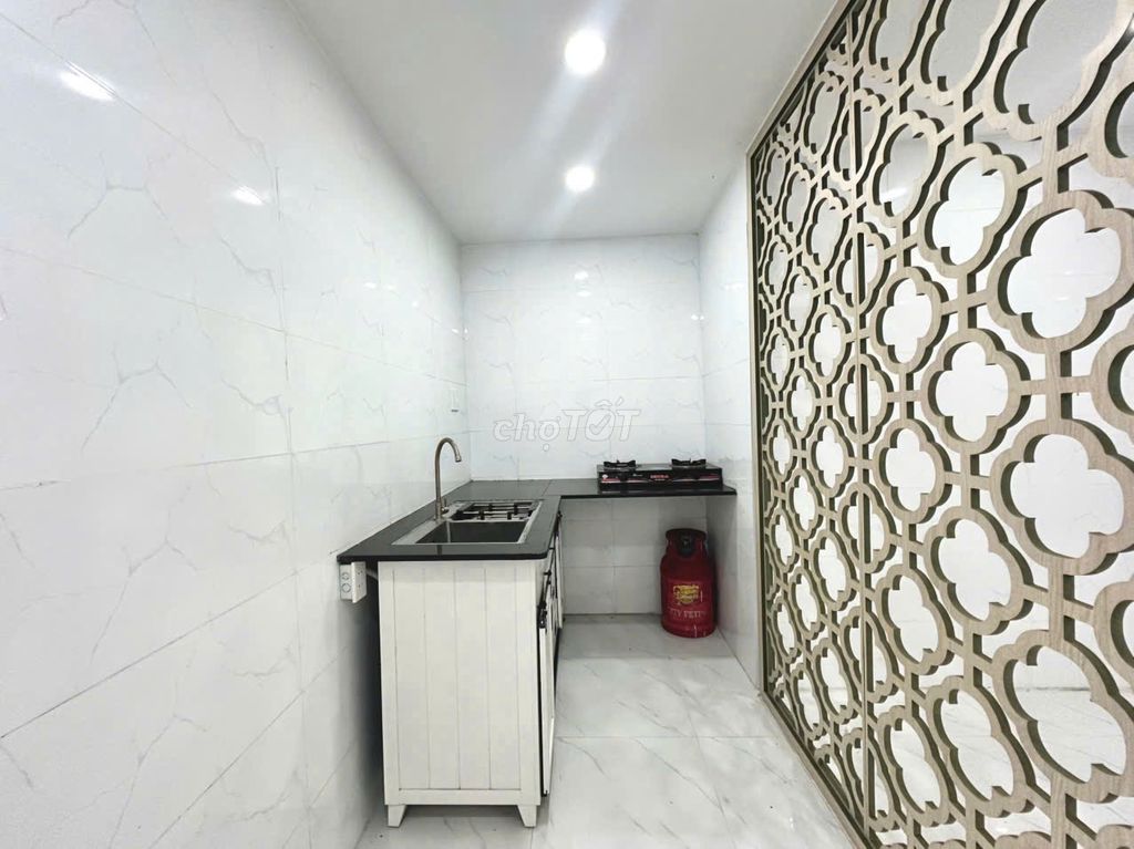 Renting studios of District 10 newly built, large parking lots, security alleys.