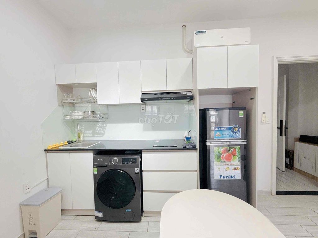 The one bedroom is right in the beautiful little village park - carrying suitcases.