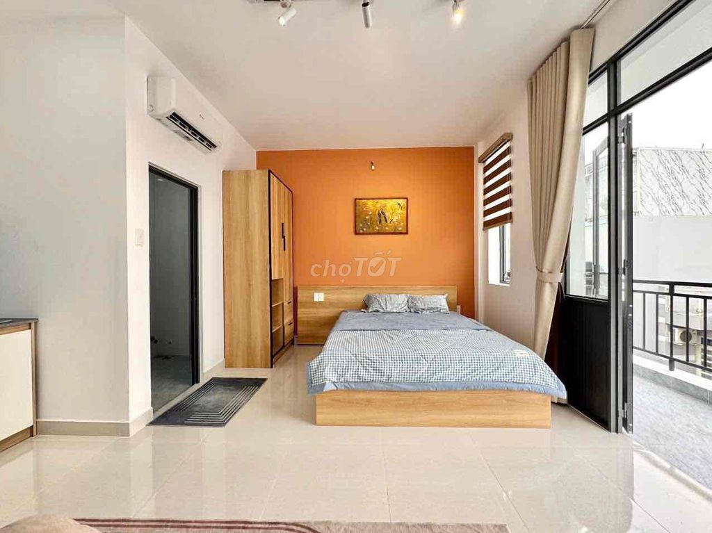Studio full balcony furniture right on Dương Quảng Hàm
