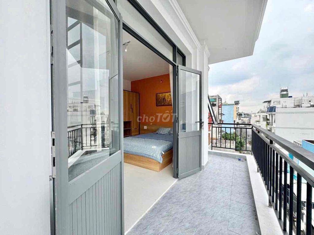 Studio full balcony furniture right on Dương Quảng Hàm