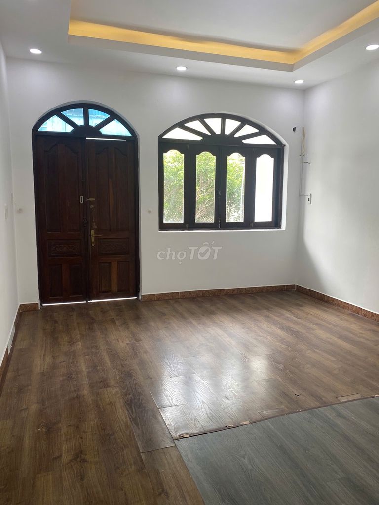 We'll have to rent a truck down 662 Sư Vạn Hạnh 4 x 16 meters, 3 floors with 6 rooms.